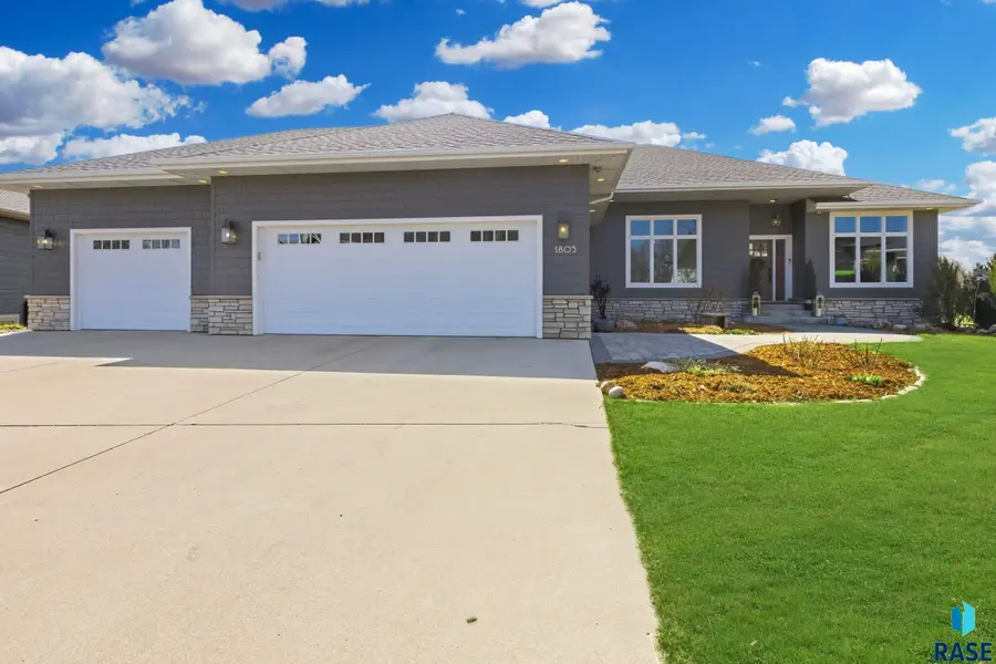 1805 S Copper Crest Cir, Sioux Falls, SD 57110 - #2