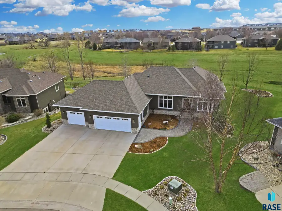 1805 S Copper Crest Cir, Sioux Falls, SD 57110 - #3
