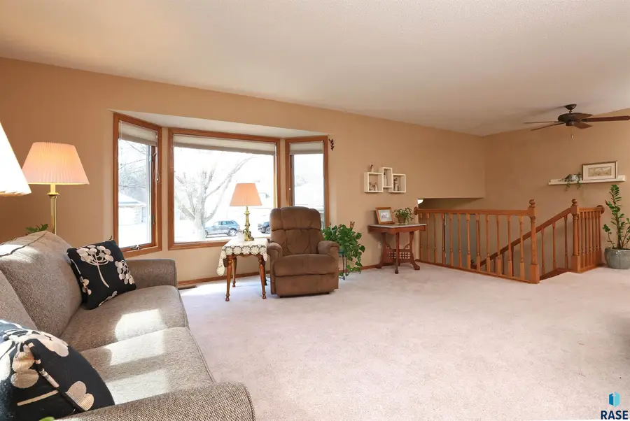 912 S Parkview Blvd, Brandon, SD 57005 - #2