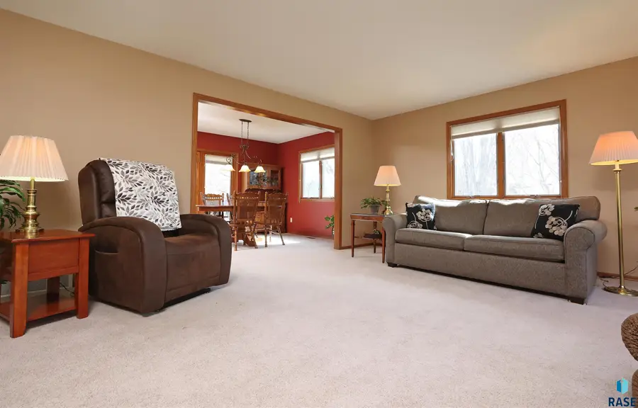 912 S Parkview Blvd, Brandon, SD 57005 - #3