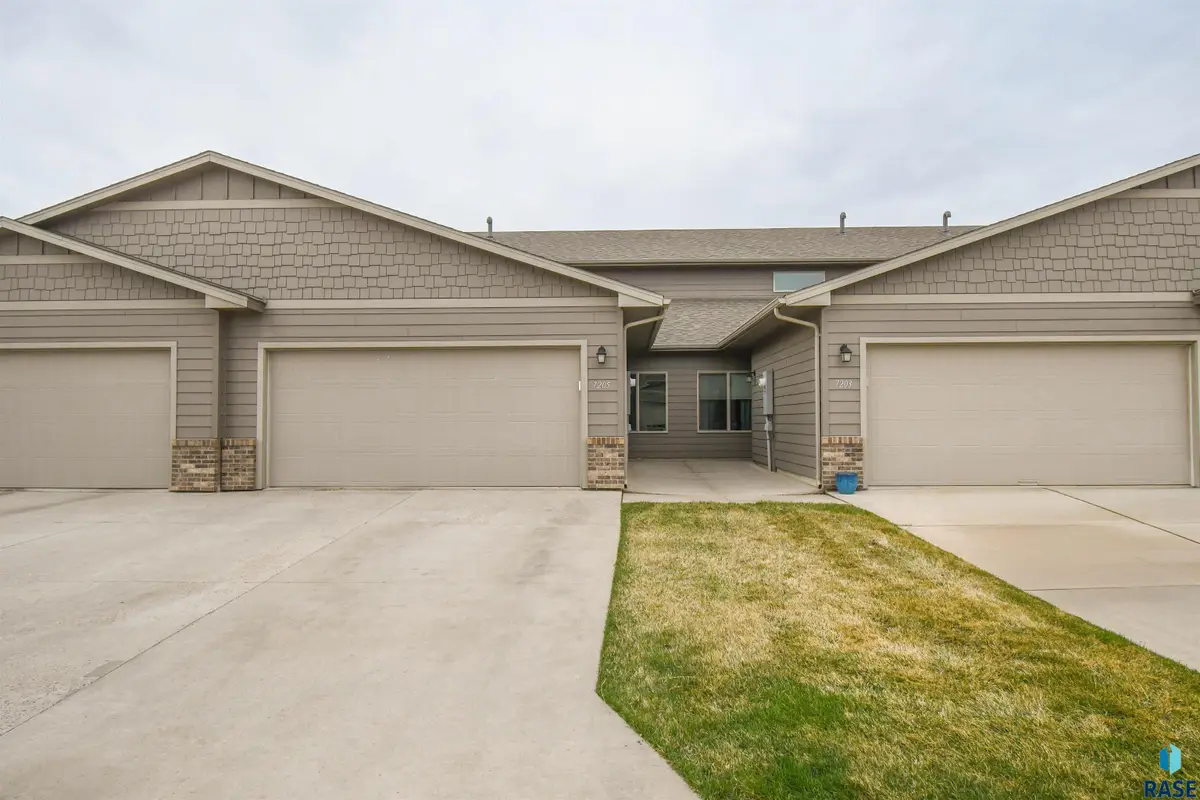 7205 S Bridger Pl, Sioux Falls, SD 57108 - #1