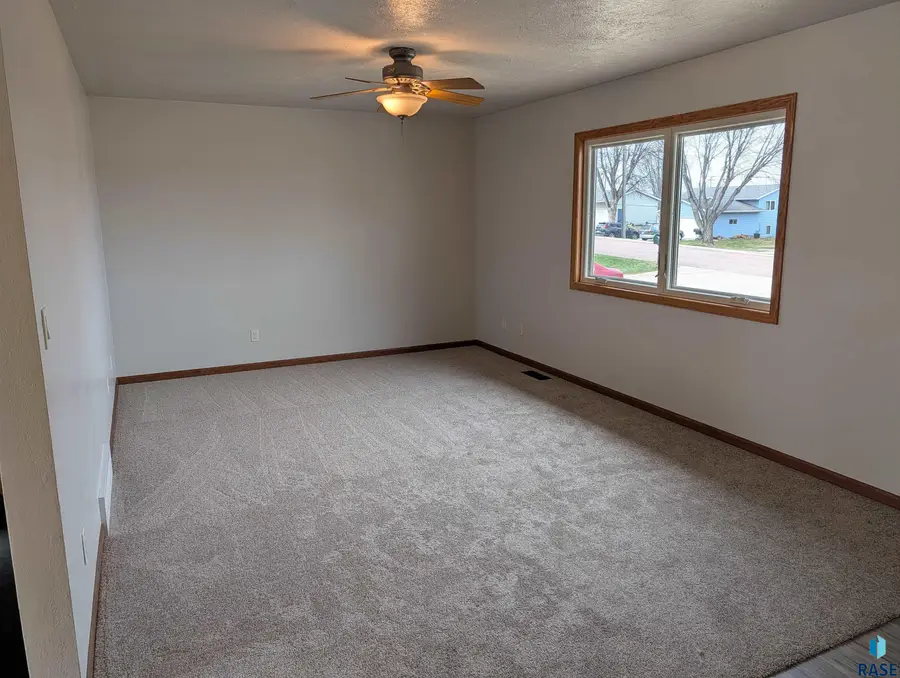 603 W 3rd St, Dell Rapids, SD 57022 - #3