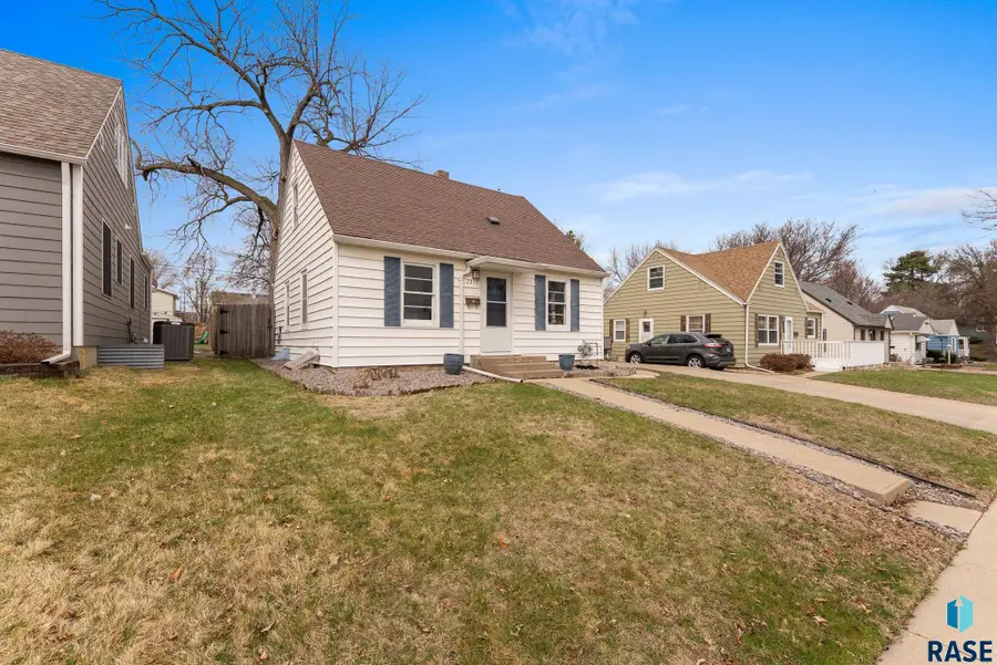 2217 S Hawthorne Ave, Sioux Falls, SD 57105 - #3
