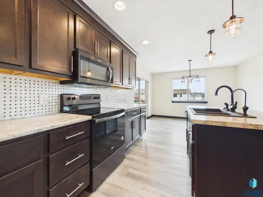 1013 N Archer Dr, Sioux Falls, SD 57103 - #2