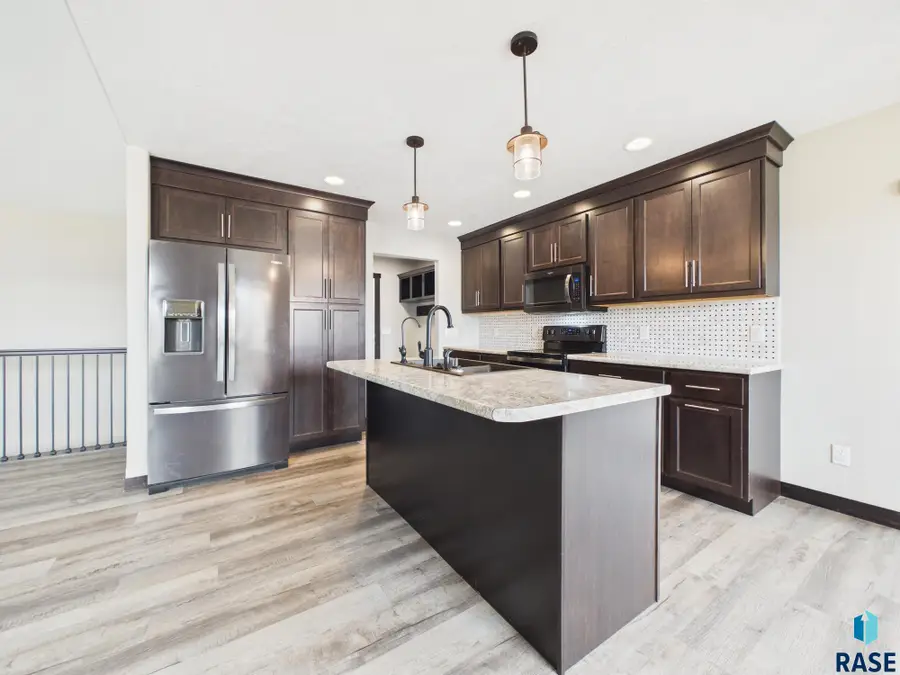 1013 N Archer Dr, Sioux Falls, SD 57103 - #3