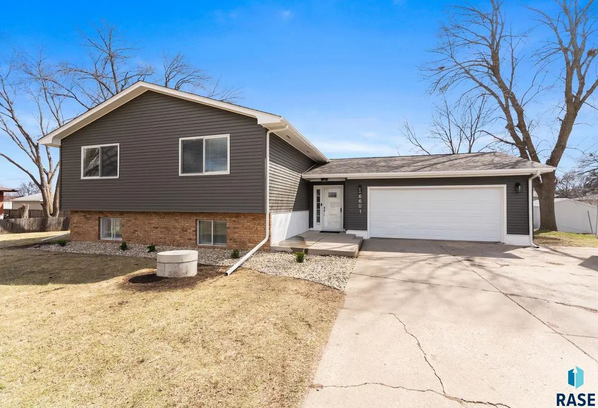 6601 W Westview Rd, Sioux Falls, SD 57107 - #1
