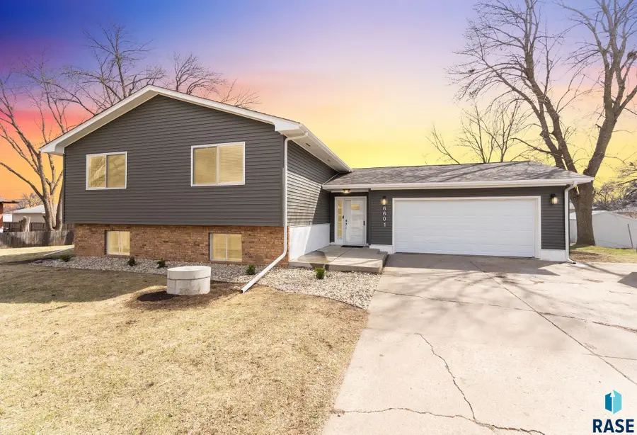 6601 W Westview Rd, Sioux Falls, SD 57107 - #2