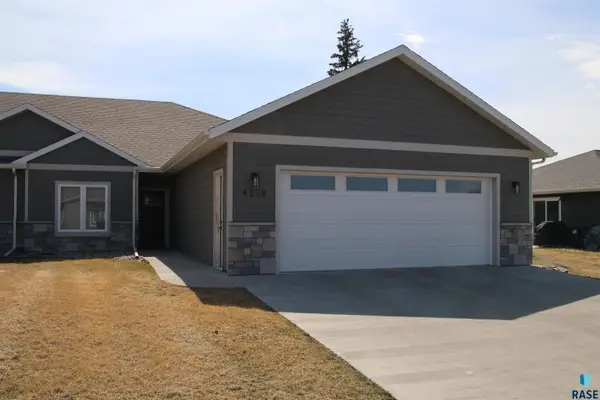 4528 Graceland Pl, Sioux Falls, SD 57106