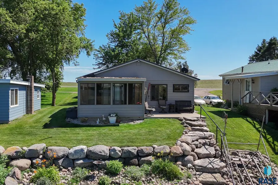 10 S Oakwood Shoreline Dr, Bruce, SD 57220 - #2