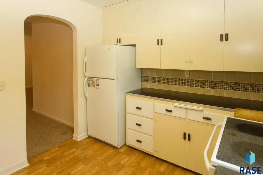 127 E Lincoln St, Luverne, MN 56156 - #3