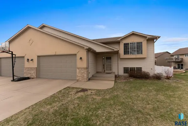 7501 S Peregrine Pl, Sioux Falls, SD 57108