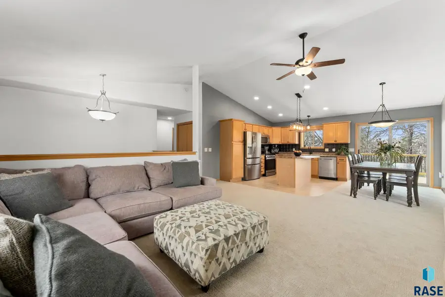 7501 S Peregrine Pl, Sioux Falls, SD 57108 - #2