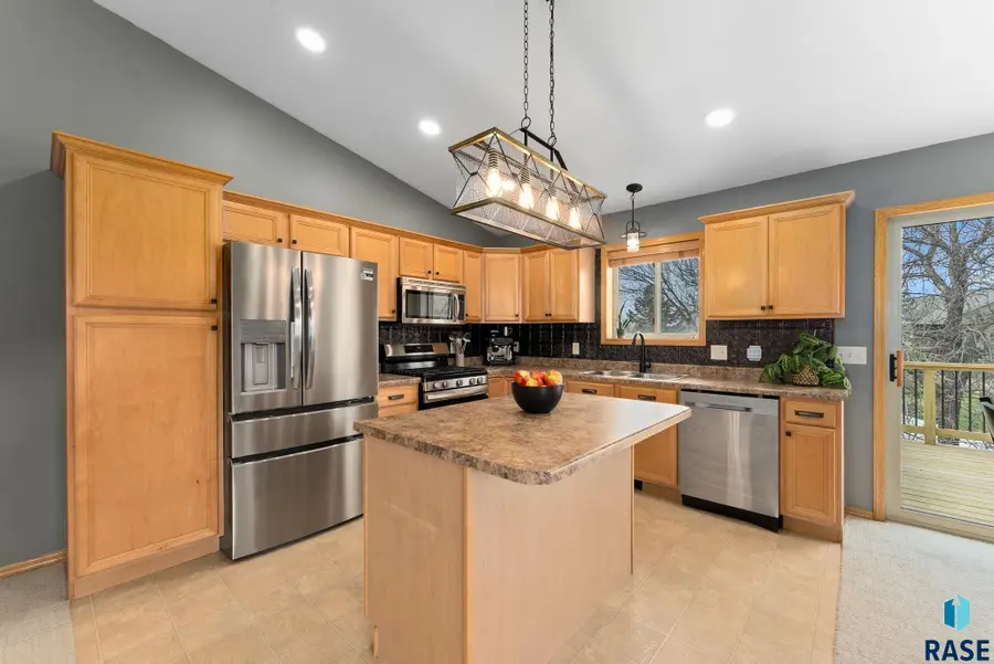 7501 S Peregrine Pl, Sioux Falls, SD 57108 - #3