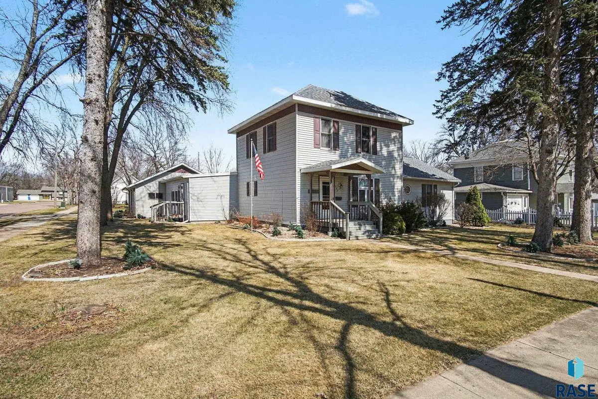 602 NE 1st St, Madison, SD 57042 - #1
