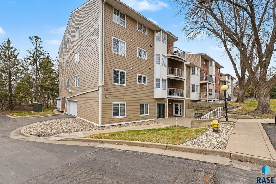 1108 W 57th St #205, Sioux Falls, SD 57108 - #2