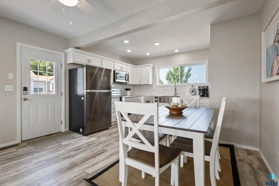 122 N Lake Dr, Castlewood, SD 57223 - #3