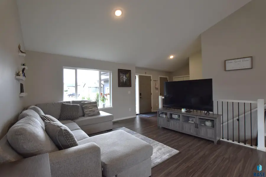 1028 N Mable Cir, Sioux Falls, SD 57103 - #2