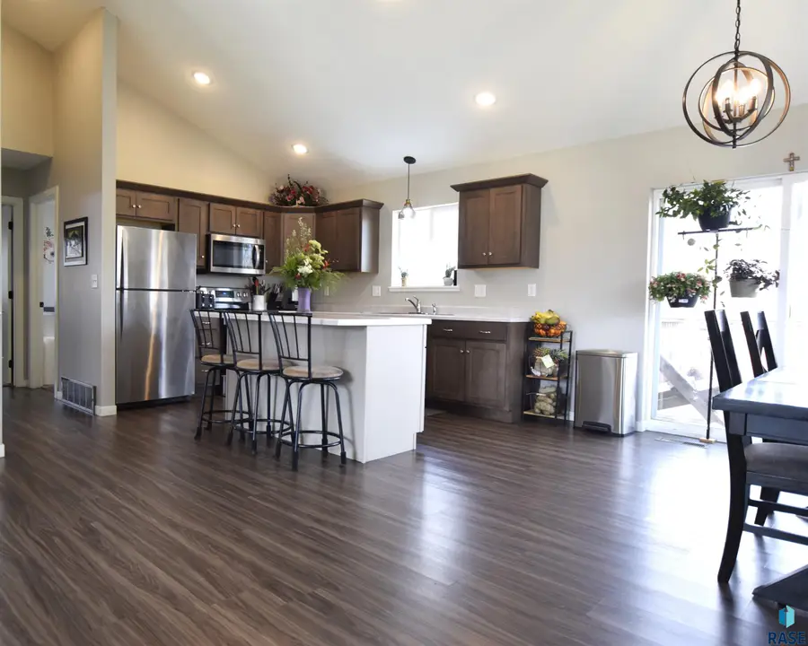 1028 N Mable Cir, Sioux Falls, SD 57103 - #3