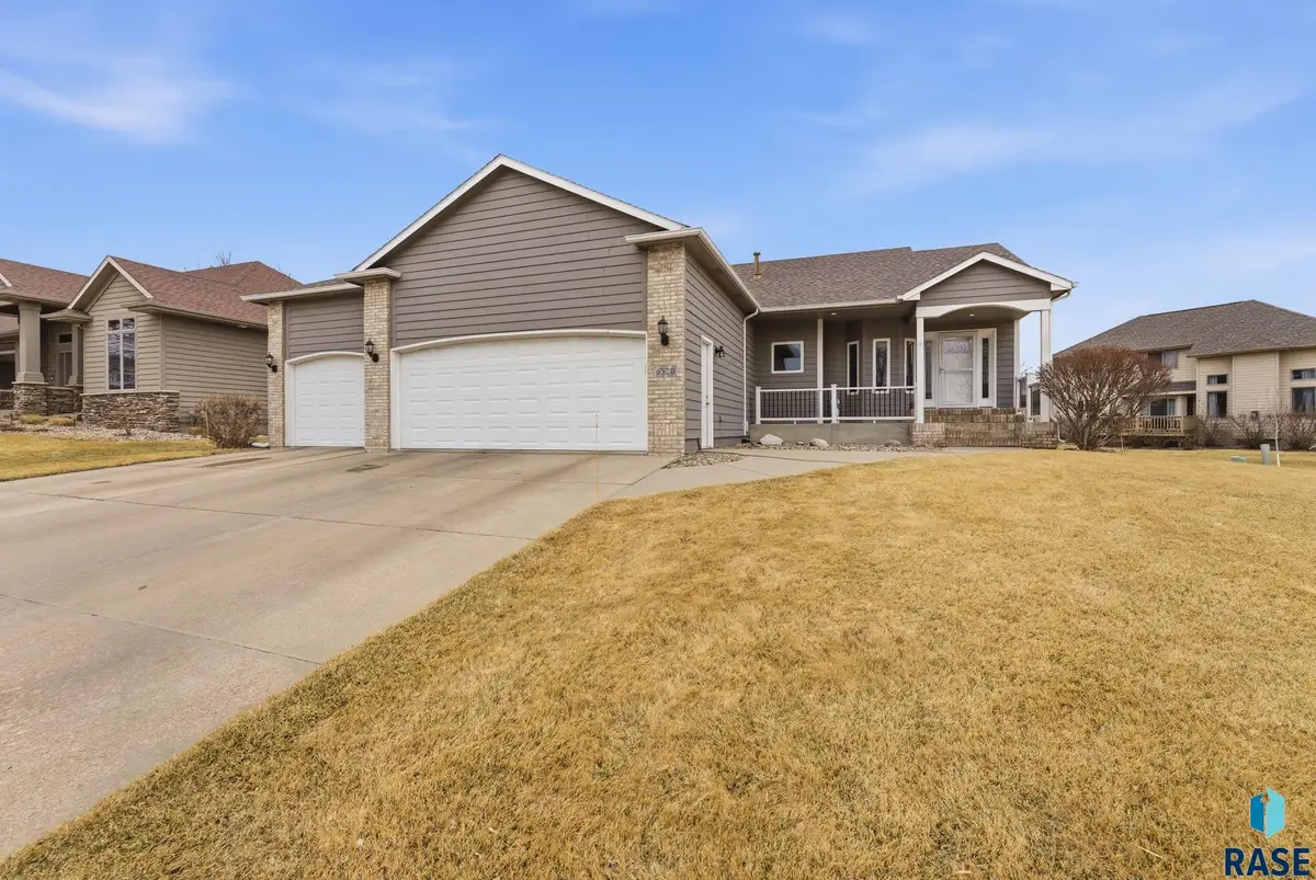 6520 S Heatherridge Trl, Sioux Falls, SD 57108 - #1
