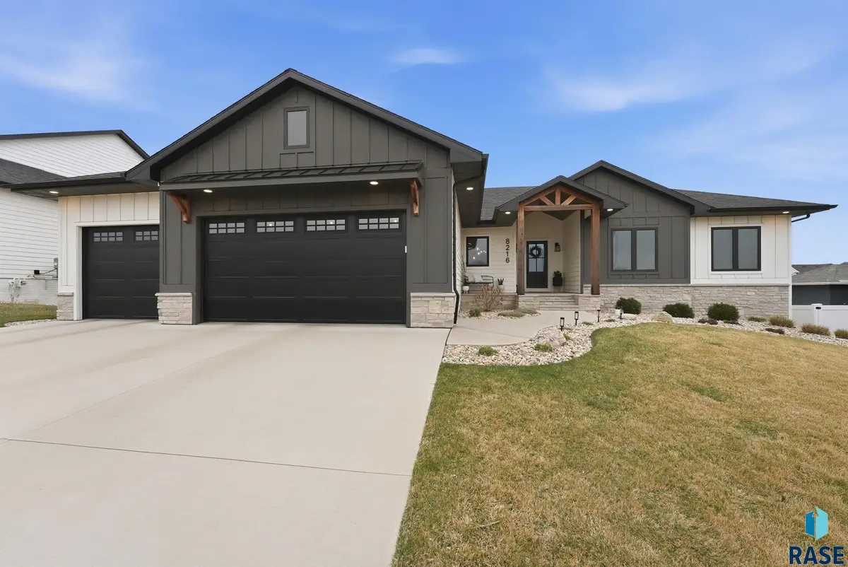 8216 E Ladyslipper Cir, Sioux Falls, SD 57110 - #1