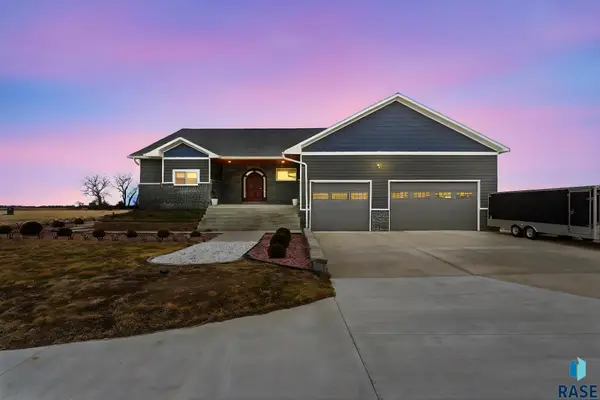 310 Praire Hills Dr, Mitchell, SD 57301