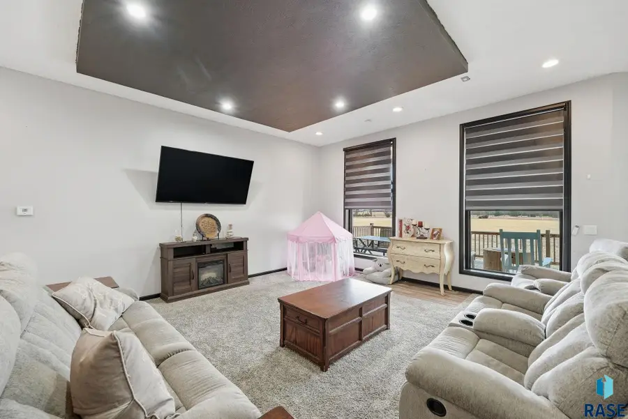 310 Praire Hills Dr, Mitchell, SD 57301 - #3