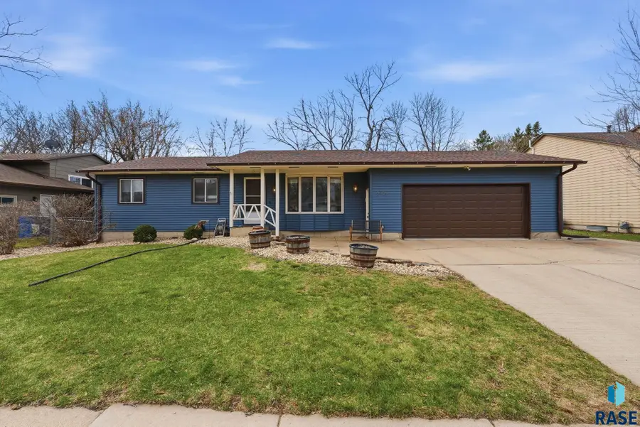3109 S Steven Dr, Sioux Falls, SD 57106 - #2