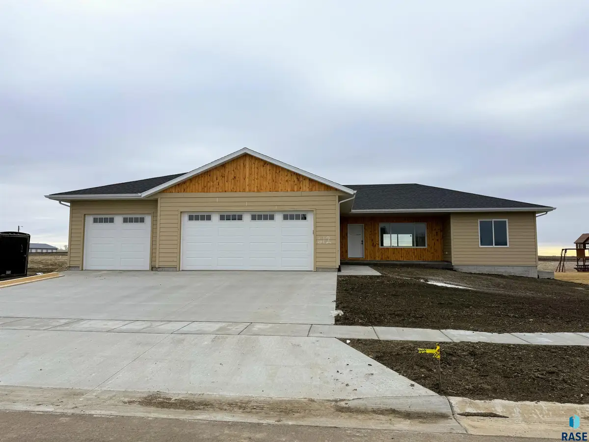 612 Wildwood Ave, Colman, SD 57017 - #1