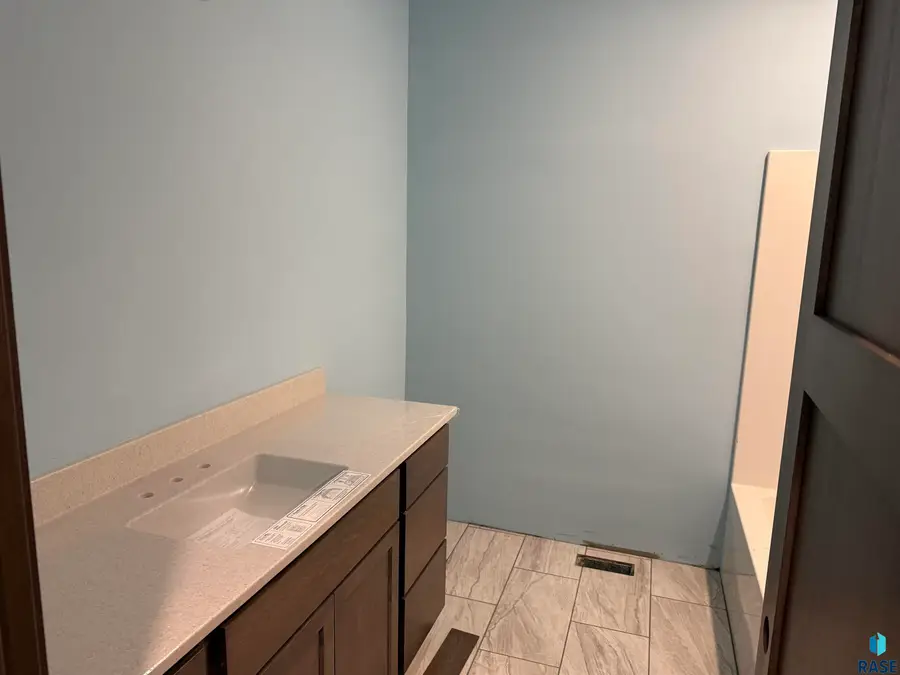 612 Wildwood Ave, Colman, SD 57017 - #3