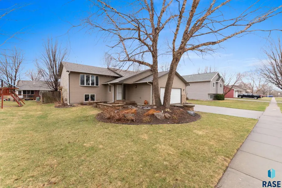 117 Thad St, Brandon, SD 57005 - #2
