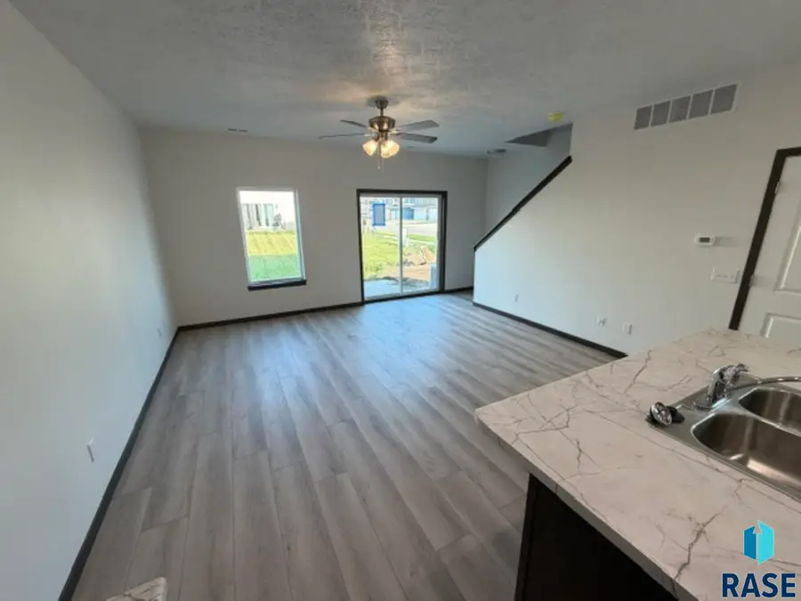 3401 S Joanne Ave, Sioux Falls, SD 57106 - #3