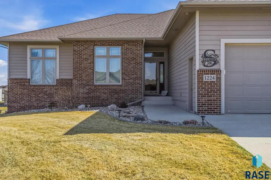 1224 S Monticello Ct, Sioux Falls, SD 57106 - #2