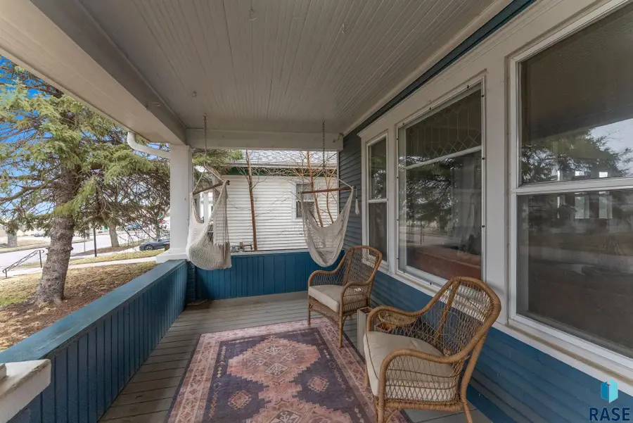 709 E 20th St, Sioux Falls, SD 57105 - #2