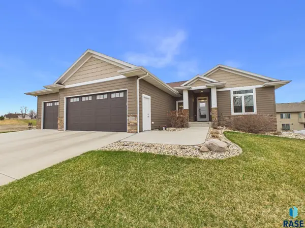 2416 E Tranquility Cir, Sioux Falls, SD 57108