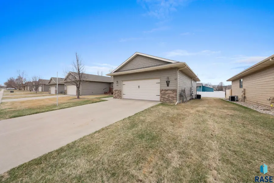 6705 S Witzke Ave, Sioux Falls, SD 57108 - #2