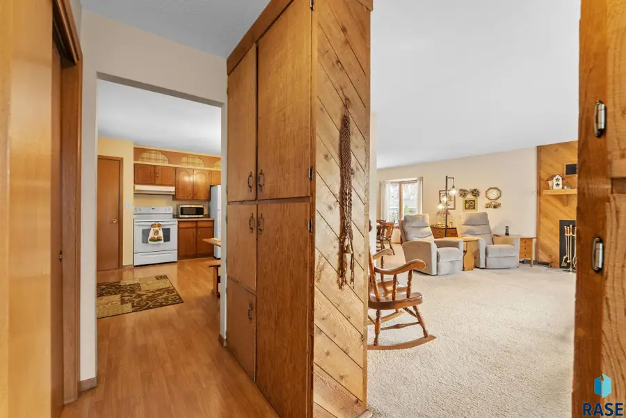 2108 S Willow Ave, Sioux Falls, SD 57105 - #2