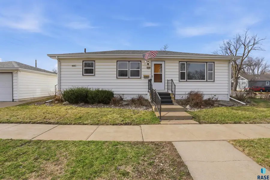 2309 W 13th St, Sioux Falls, SD 57104 - #2