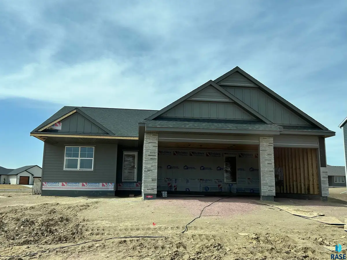 913 S Country Club Ave, Brandon, SD 57005 - #1