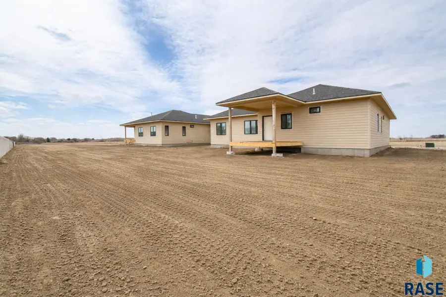 818 Almond Ave, Harrisburg, SD 57032 - #2