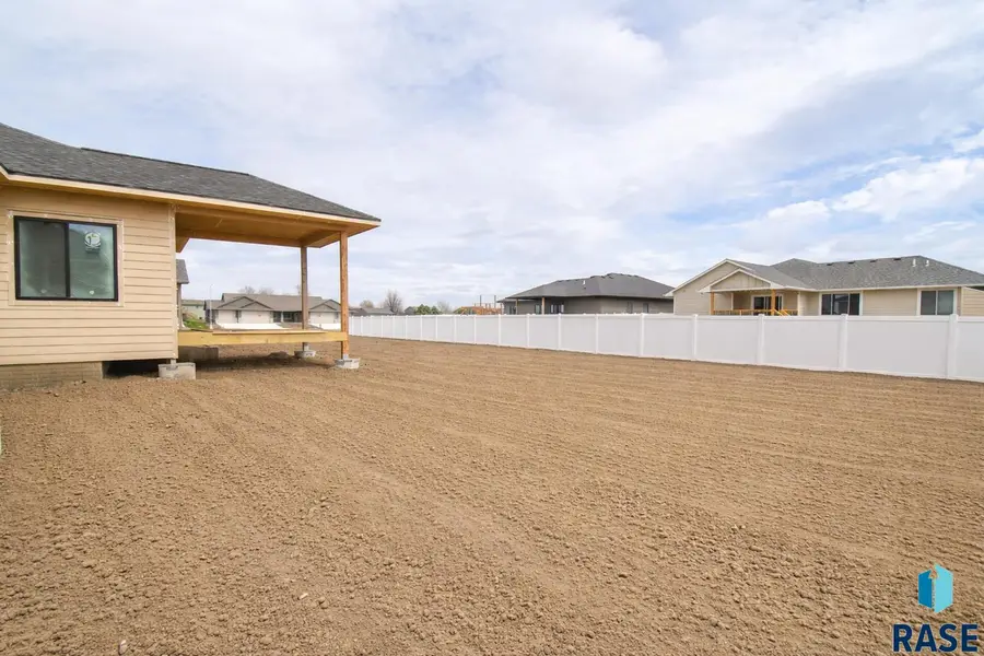 818 Almond Ave, Harrisburg, SD 57032 - #3