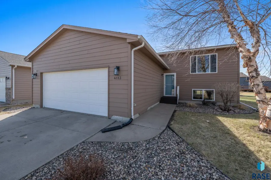 4113 W 92nd St, Sioux Falls, SD 57108 - #2