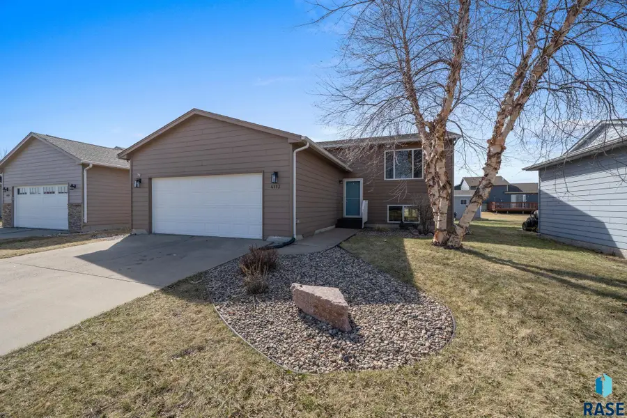 4113 W 92nd St, Sioux Falls, SD 57108 - #3