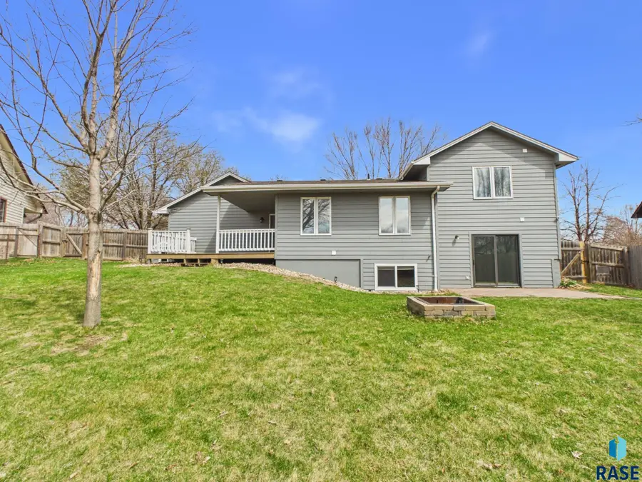 5503 W 53rd St, Sioux Falls, SD 57106 - #3