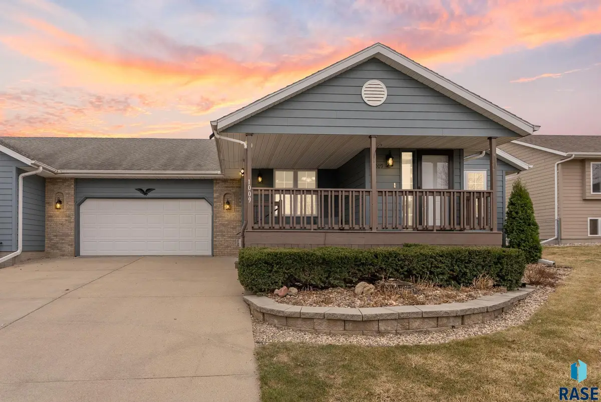 1009 E Teakwood St, Brandon, SD 57005 - #1
