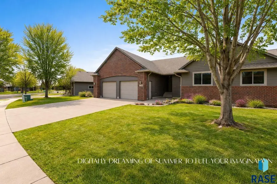 7209 W Stoney Creek St, Sioux Falls, SD 57106 - #2