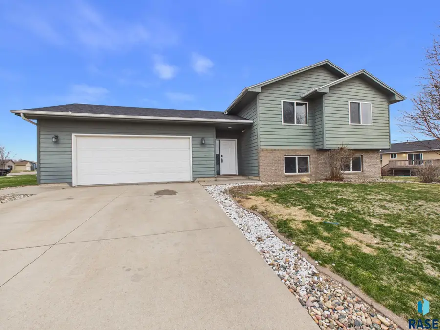 7708 W Eli Ct, Sioux Falls, SD 57106 - #2