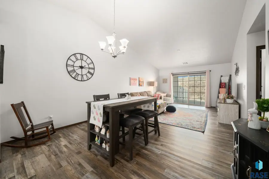 2424 E Meadowside Pl, Sioux Falls, SD 57108 - #3