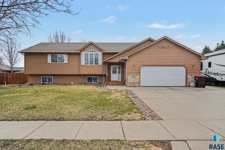 301 W River Oak St, Brandon, SD 57005 - #2
