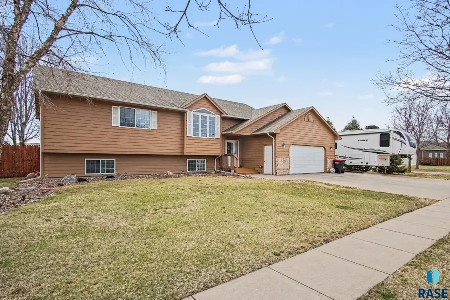 301 W River Oak St, Brandon, SD 57005 - #3