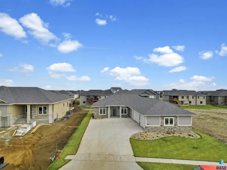 6600 E Fieldview St, Sioux Falls, SD 57110 - #3